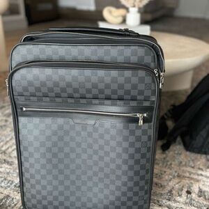 Louis Vuitton Damier Graphite 
Roller Suitcase Black Gray
